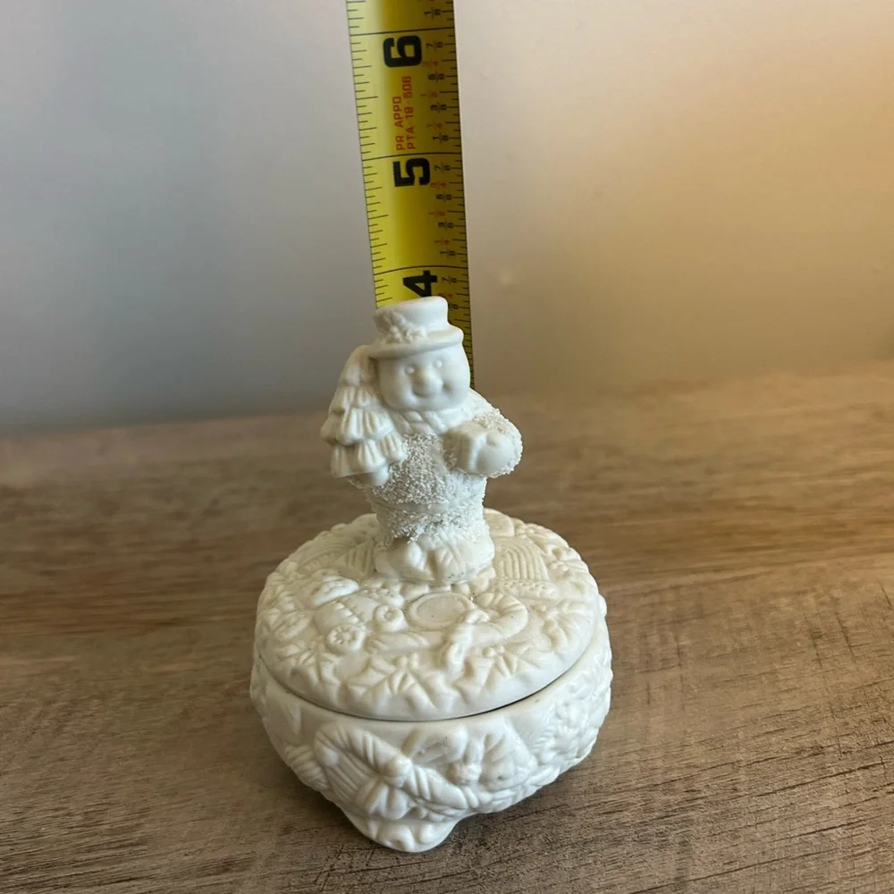 Smiling Chubby Snowman Christmas Trinket‎ Box Snowy Ceramic Holiday Collection